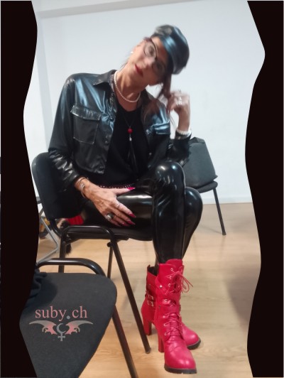 Suby Balmer in full leather outfit as as Lilith.